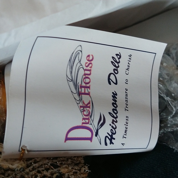 Duck House Heirloom doll Isabelle in box - Picture 4 of 8